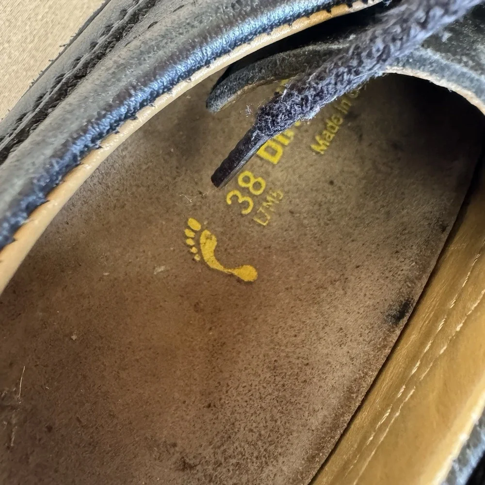 Size 38/W7/M5 - Birkenstock Pasadena Black Pebbled Leather Narrow Shoes